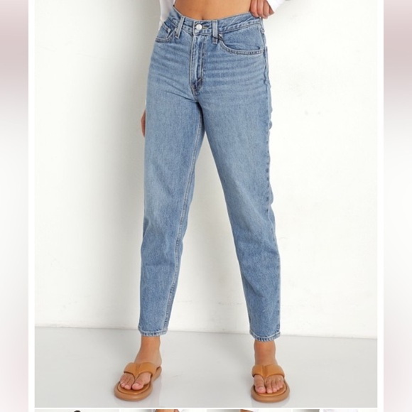 LEVI’S 80s MOM JEAN HI WAISTED TAPERED LEG 100% COTTON MOM JEAN IN MEDIUM WASH - Picture 2 of 16